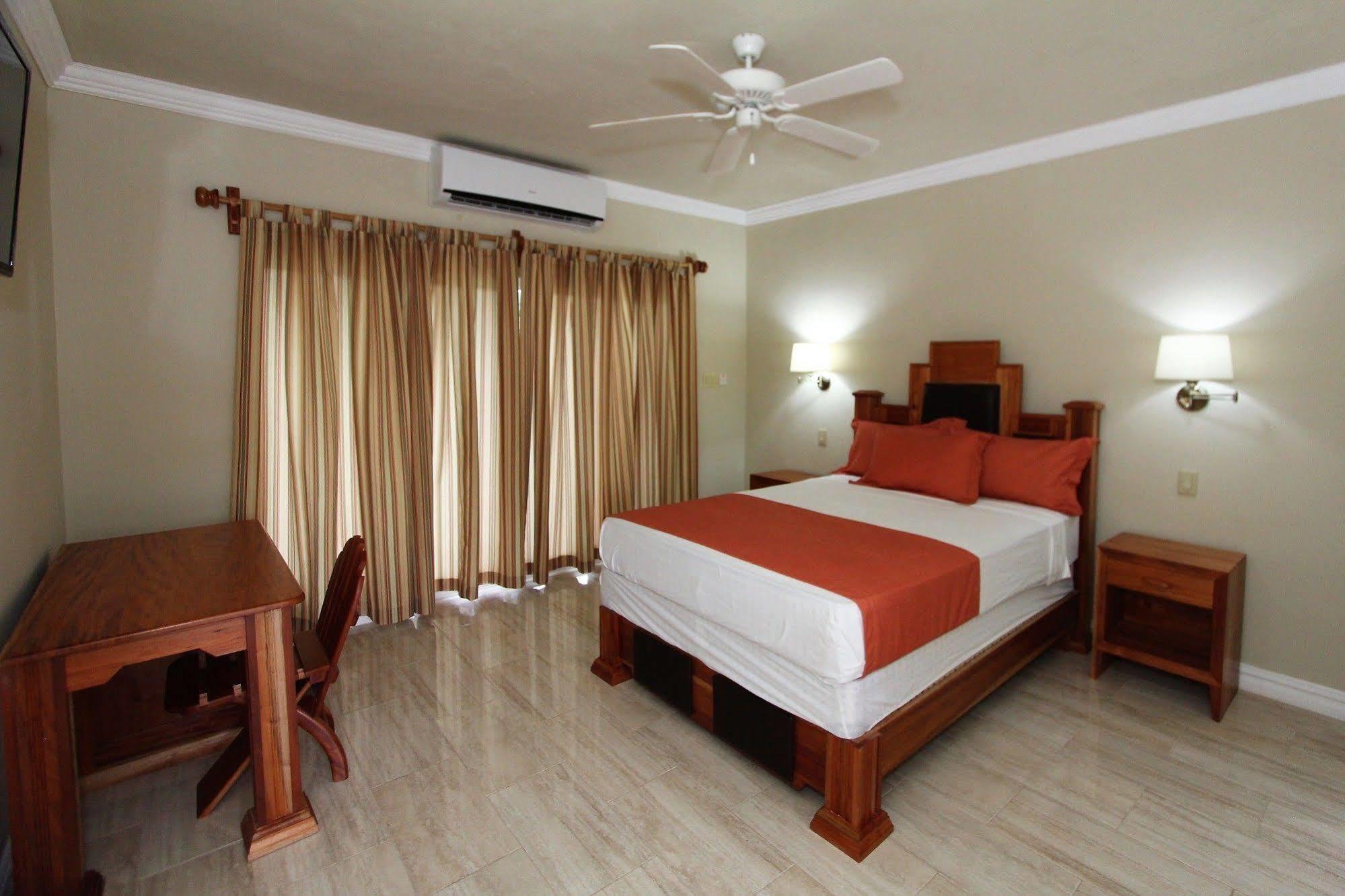 Oasis Resort Negril Buitenkant foto